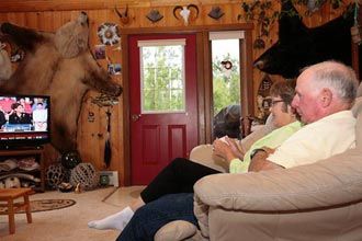 Os pais da vice de McCain, Sarah Palin, em sua casa no Alasca