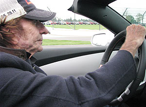 Emerson Fittipaldi pilota Chevrolet Camaro no autdromo de Indianpolis (EUA)