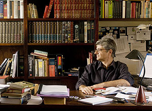 Oscar Pilagallo em seu escritrio