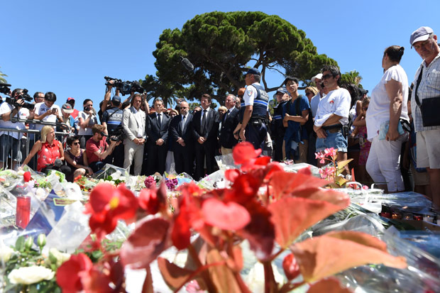 Homenagem neste sbado (16) em Nice s vtimas do atentado que matou mais de 80 pessoas na semana passada