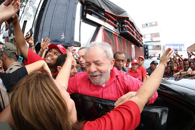 Lula participa de ato da Frente Brasil Popular em Caruaru (PE)