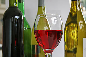 Pesquisa de universidade italiana afirma que o consumo moderado de vinho tinto pode aumentar a libido sexual feminina