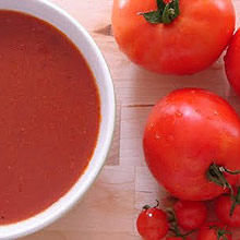 No Dia do Tomate, aprenda a fazer dois molhos com pesto e pimenta 
vermelha