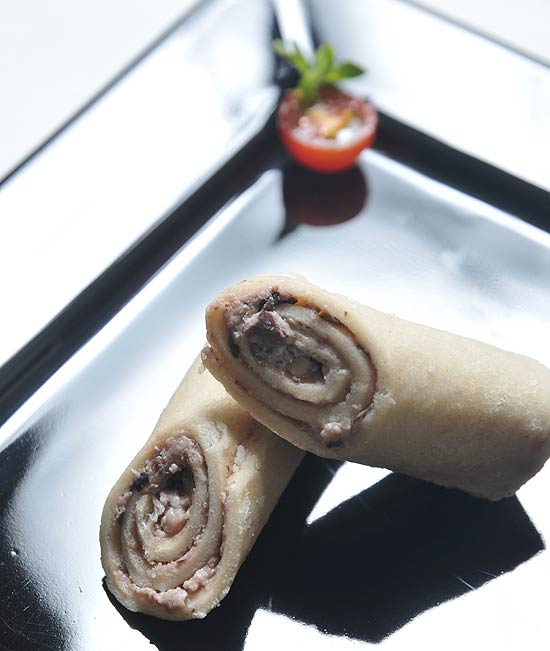 Canapés com pasta de azeitona, da Julice 