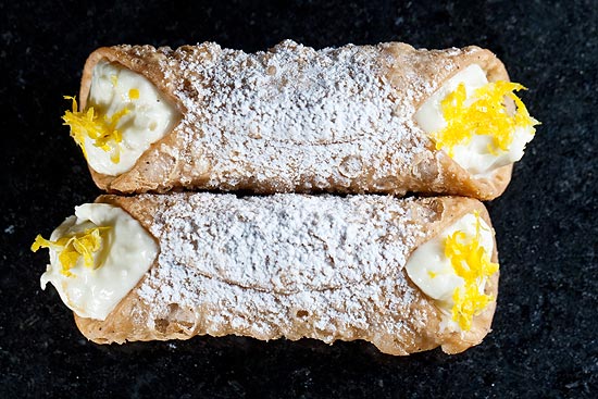 Cannoli Siciliano: Uma Jornada de Sabor em Cada Mordida