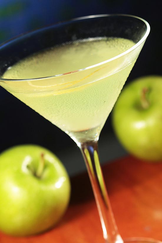 Apple martini é novidade para o verão do cardápio do restaurante Mestiço, que mistura cozinhas tailandesa e baiana