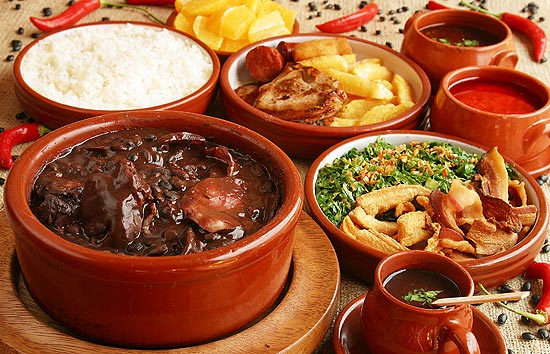 Feijoada completa servida no restaurante Bolinha, em So Paulo. Confira a receita abaixo