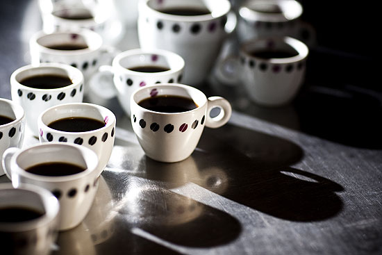 Profissionais mais jovens dizem precisar mais de caf para se sentirem produtivos