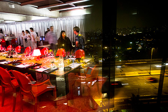 Jantar na ltima quinta no Centro da Cultura Judaica, organizado pelo empresrio Alex Tessitore e pelos chefs Checho Gonzales e Henrique Fogaa