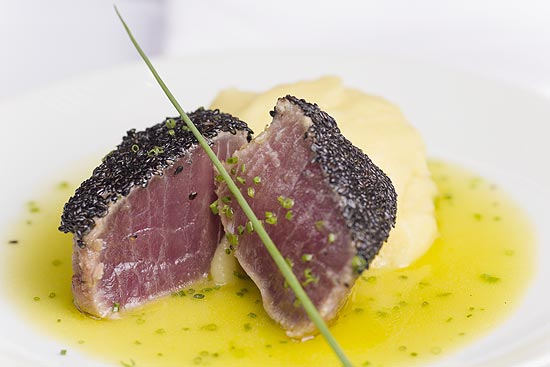 Tartar de atum e pupunha do Brasserie des Arts, que fica nos Jardins