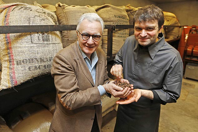 O estrelado chef Alain Ducasse ao lado do chocolatier Nicolas Berger 