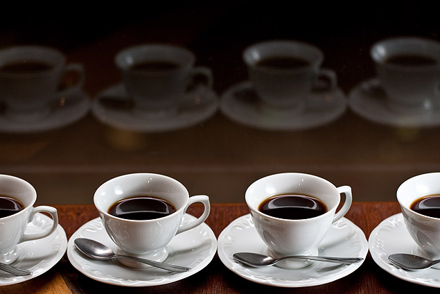 Xcaras de caf; consumo fora do lar aumentou 350% desde 2004, segundo a Abic