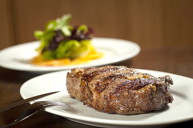 Bife Ancho e salada Mix Tropicl da NB Steak House
