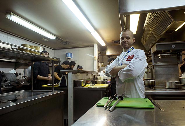 O chef espanhol David Muoz no restaurante DiverXO 