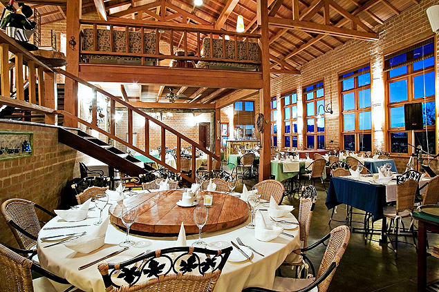 Ambiente do restaurante Trincheira, em So Bento do Sapuca, que oferece sugestes como o polpetone o galeto 