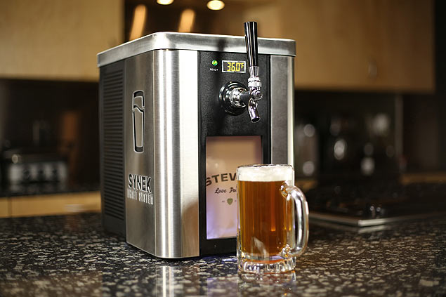 Synek, cujo refil de cerveja pode ser abastecido em bares