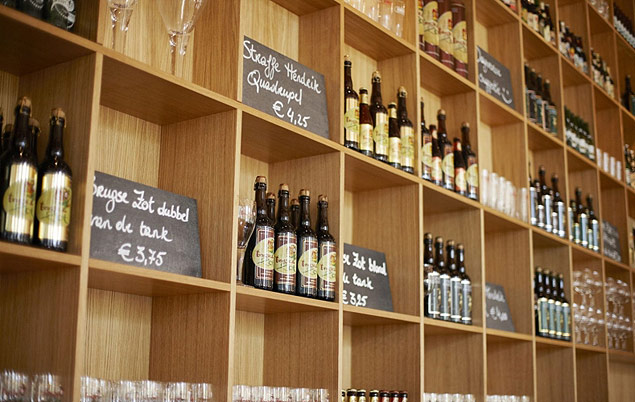 Cervejaria belga far tubulao para transporte de bebida