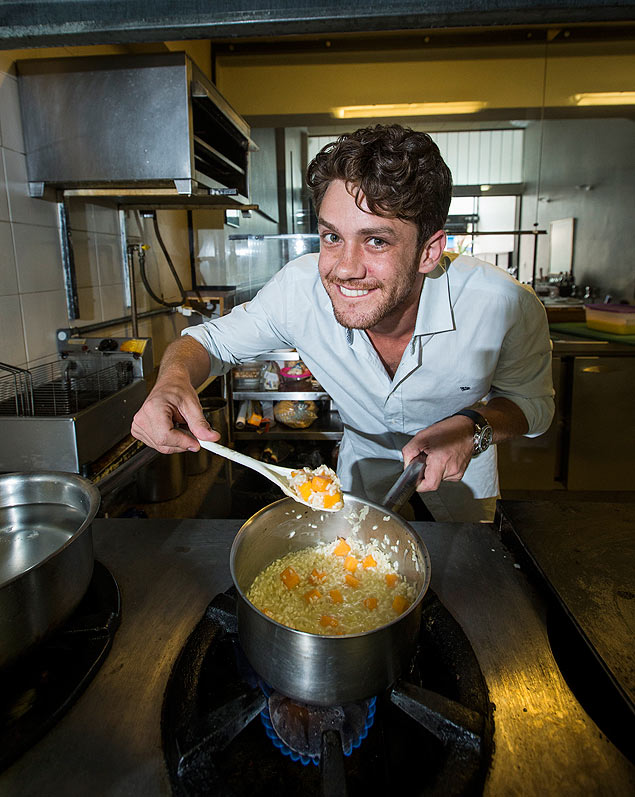 O ator Leonardo Miggiorin, que cozinhou um Risoto de abbora no restaurante Cos