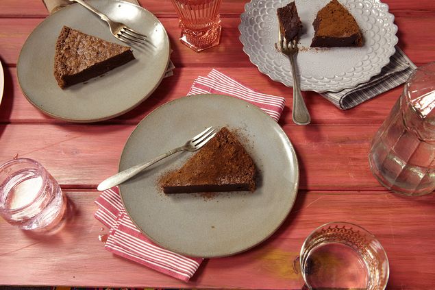 Bolo de chocolate cremoso; receita est no novo livro de Rita Lobo "Cozinha Prtica"