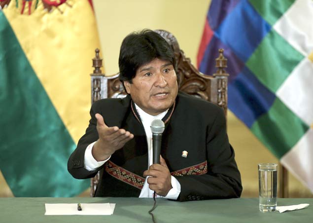 Bolivia's President Evo Morales speaks during a news conference at the presidential palace in La Paz, Bolivia, February 22, 2016. President Morales asked Bolivians on Monday to wait "calmly" for the official result of Sunday's referendum on whether he should be allowed to run for re-election, emphasizing that the outcome could still go either way.REUTERS/David Mercado ORG XMIT: LPZ07