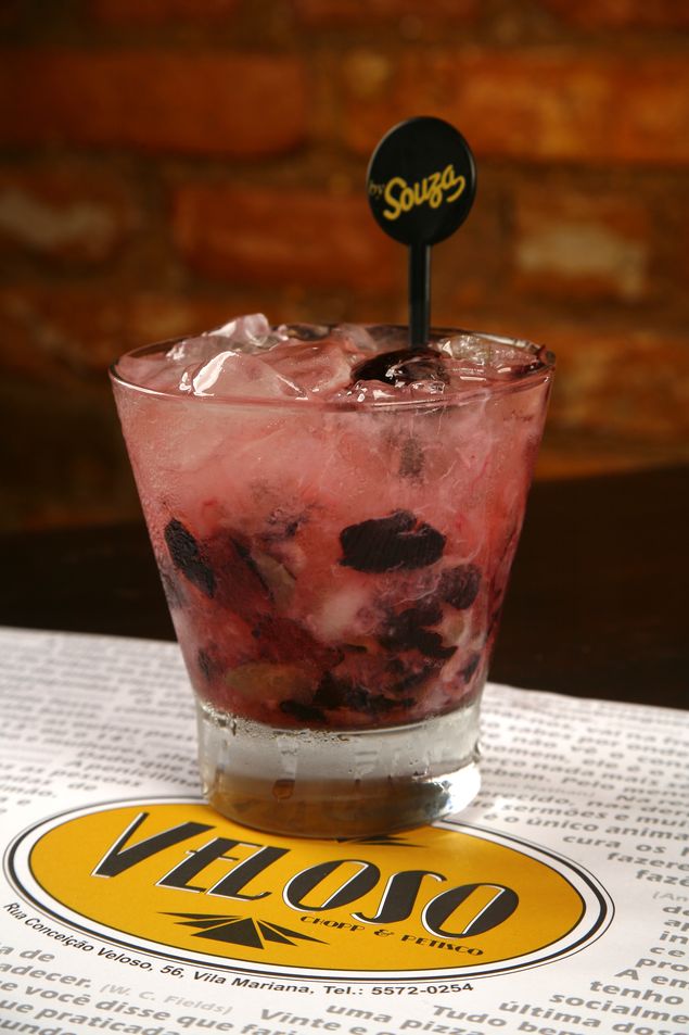 "Caipirinha de Jabuticaba", servida no Veloso Bar