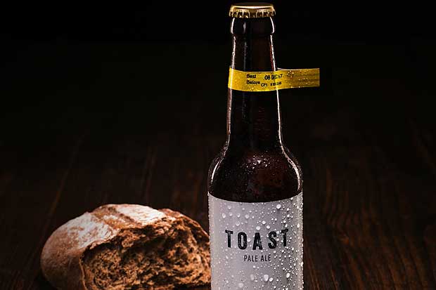 A Toast Ale, cerveja produzida no Reino Unido com sobras de po fresco que seriam jogadas no lixo