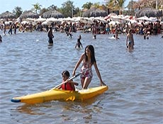 Praia da Prata, em Palmas (TO);prefeitura coloca redes para evitar ataque de piranhas