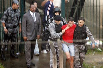 Lindemberg Fernandes Alves, 22, é preso após PM invadir apartamento; ele é acusado de homicídio duplamente qualificado