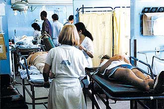 Pacientes do SUS (Sistema nico de Sade) durante atendimento no Hospital das Clnicas, em So Paulo