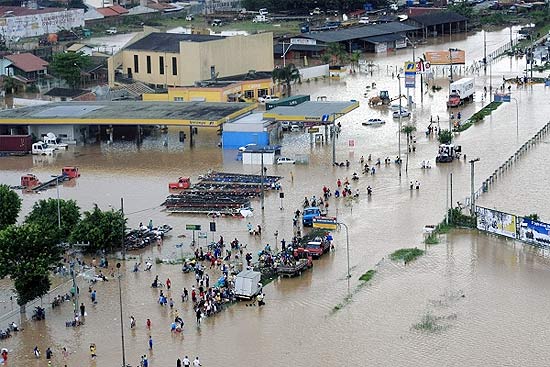 Vale do Itaja sofre com os deslizamentos causados pela chuva; todo o Estado est em situao de emergncia