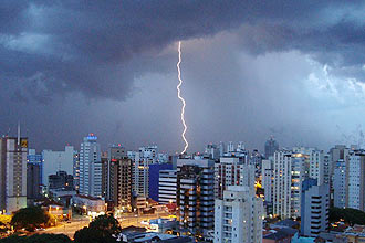 Raio atinge região da zona sul de São Paulo em dezembro de 2008; mortes por raios bate recorde histórico durante ano de 2008