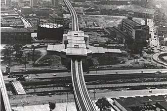 Estao Pedro 2 do metr de So Paulo em construo na dcada de 80. Linha 3-vermelha completa 30 anos de operao em 2009