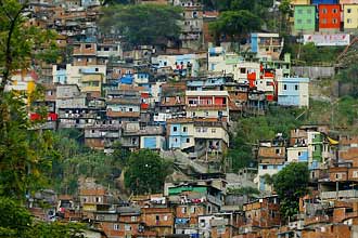 Convênio entre os governos federal e estadual prevê construção e reforma de casas no morro Dona Marta, na zona sul do Rio 
