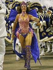 Luma de Oliveira vai usar fantasia estilizada de Chica da Silva em desfile