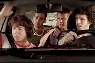 Um dos dois filmes da campanha mostra um grupo de amigos em um carro ouvindo a cano "YMCA", do grupo Village People