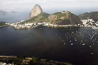 A Baa de Guanabara, um dos mais famosos cartes-postais do Brasil: esta e centenas de outras atres tursticas do pas