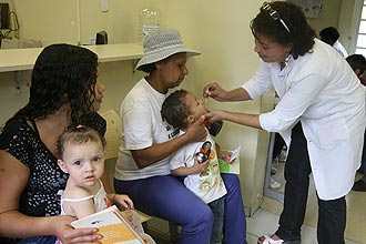 Mais de 9,5 milhões de crianças foram vacinadas neste sábado na segunda fase da campanha contra poliomelite em todo o país