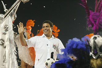 Ronaldo desfila na Gavies em 2010