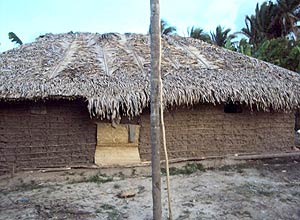 Imagem cedida pela polícia mostra casa onde morava lavrador, no interior do Maranhão