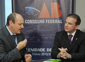 O diretor-geral da PF, Luiz Fernando Corrêa, e o presidente da OAB, Ophir Cavalcante, em reunião sobre a Operação Tormenta