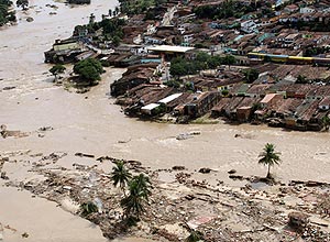 Imagem de sobrevoo realizada nesta segunda pelo governador de Alagoas mostra enchentes
