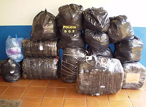 Polícia apreende quase 300 kg de lingerie dentro de carro em Bataiporã (MS); a mercadoria tinha vindo do Paraguai