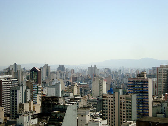 Vista do centro de São Paulo em dia de tempo seco e baixa umidade relativa do ar
