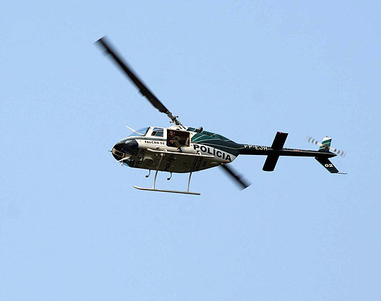 Helicptero da Policia Militar do Paran, equipado com equipamentos especiais de busca noturna, auxilia operao