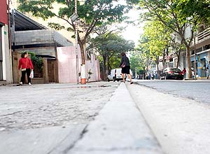 Rua Canuto do Val, no bairro de Santa Ceclia, na regio central de SP, onde empresria criou a Calada da Fama