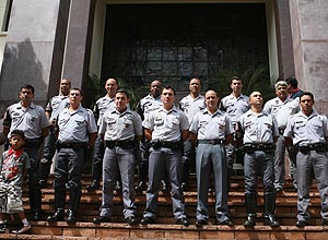 Policiais militares que atuaram em perseguio so homenageados pelo governo do Estado