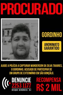 Cartaz do Disque Denncia mostra o suspeito Wanderson da Silva Tavares, apontado como lder de um grupo de exterminio