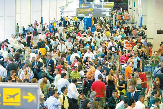 Passageiros no aeroporto de Brasília