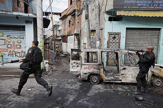 Polcia faz operao contra trfico nas favelas do Rio de Janeiro; veja outras imagens