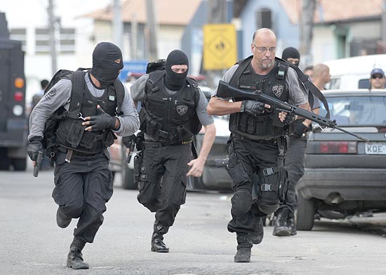 Policiais participam de ocupao do Complexo do Alemo, no Rio; veja outras imagens
